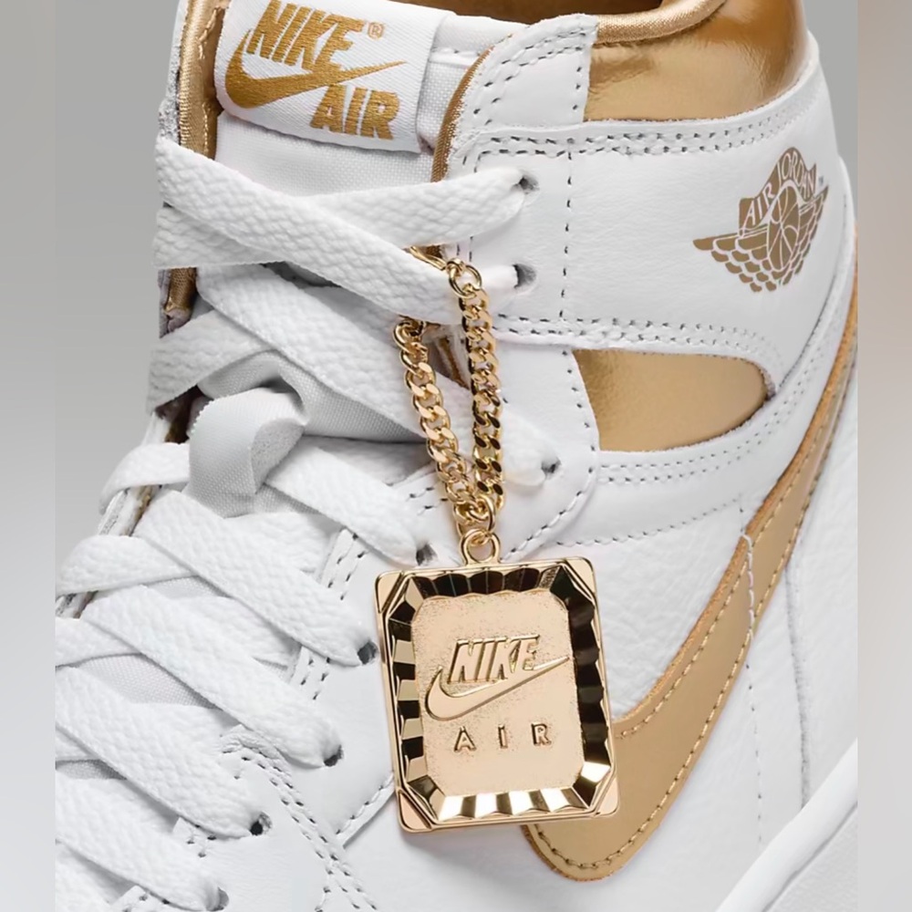 Air Jordan 1 Retro High OG. “White and Gold" - Picture 3 of 7